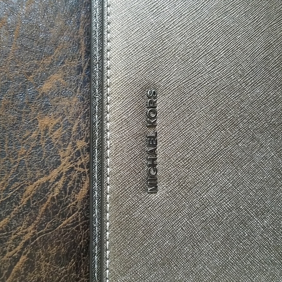 Michael Kors Jet Set Travel Large Crossbody Clutch in 'Glittery' Medium Bronze - Picture 3 of 13